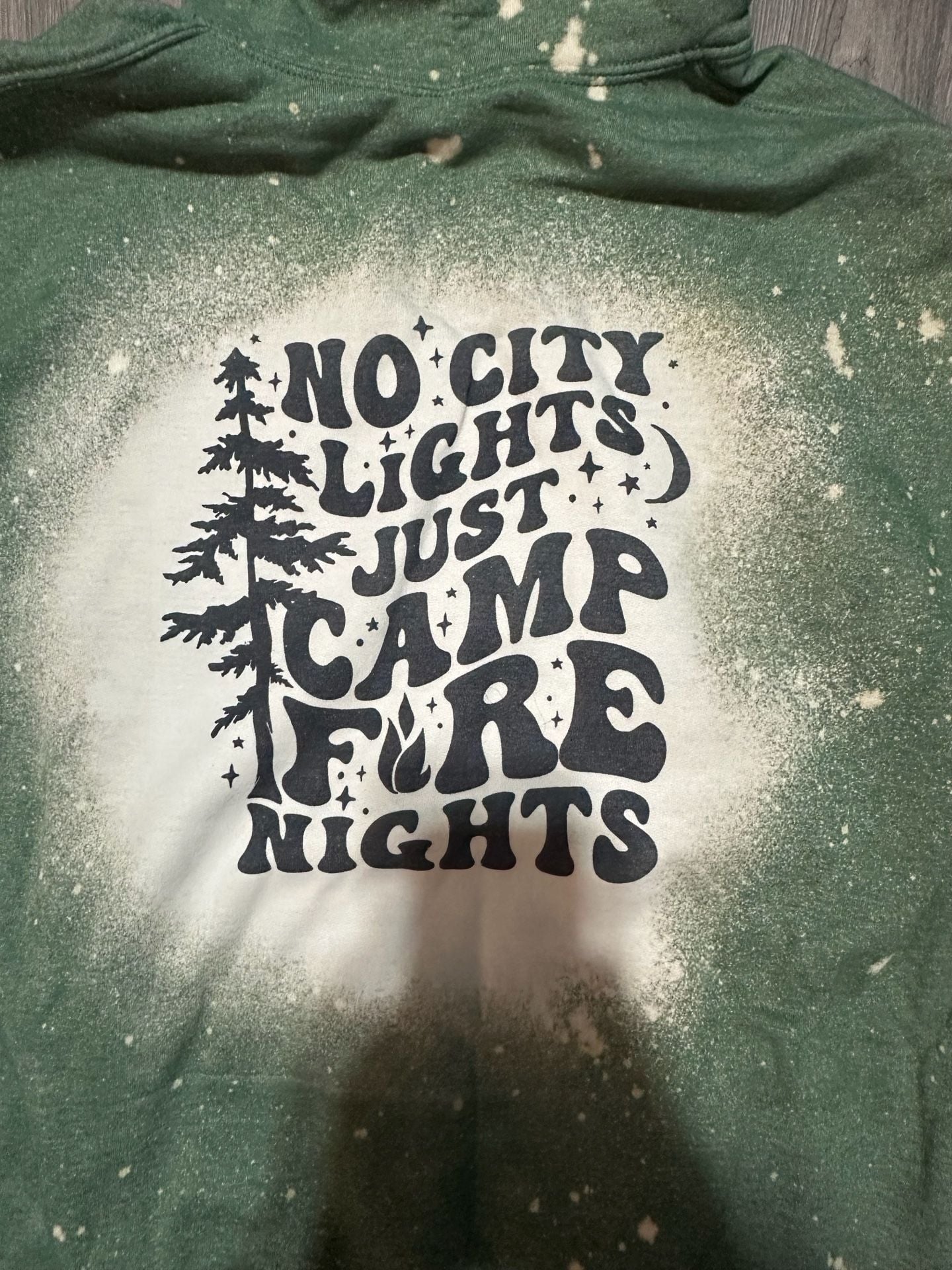 Gildan Heavy Blend Hoodie Size L Green Bleached No City Lights Campfire 3