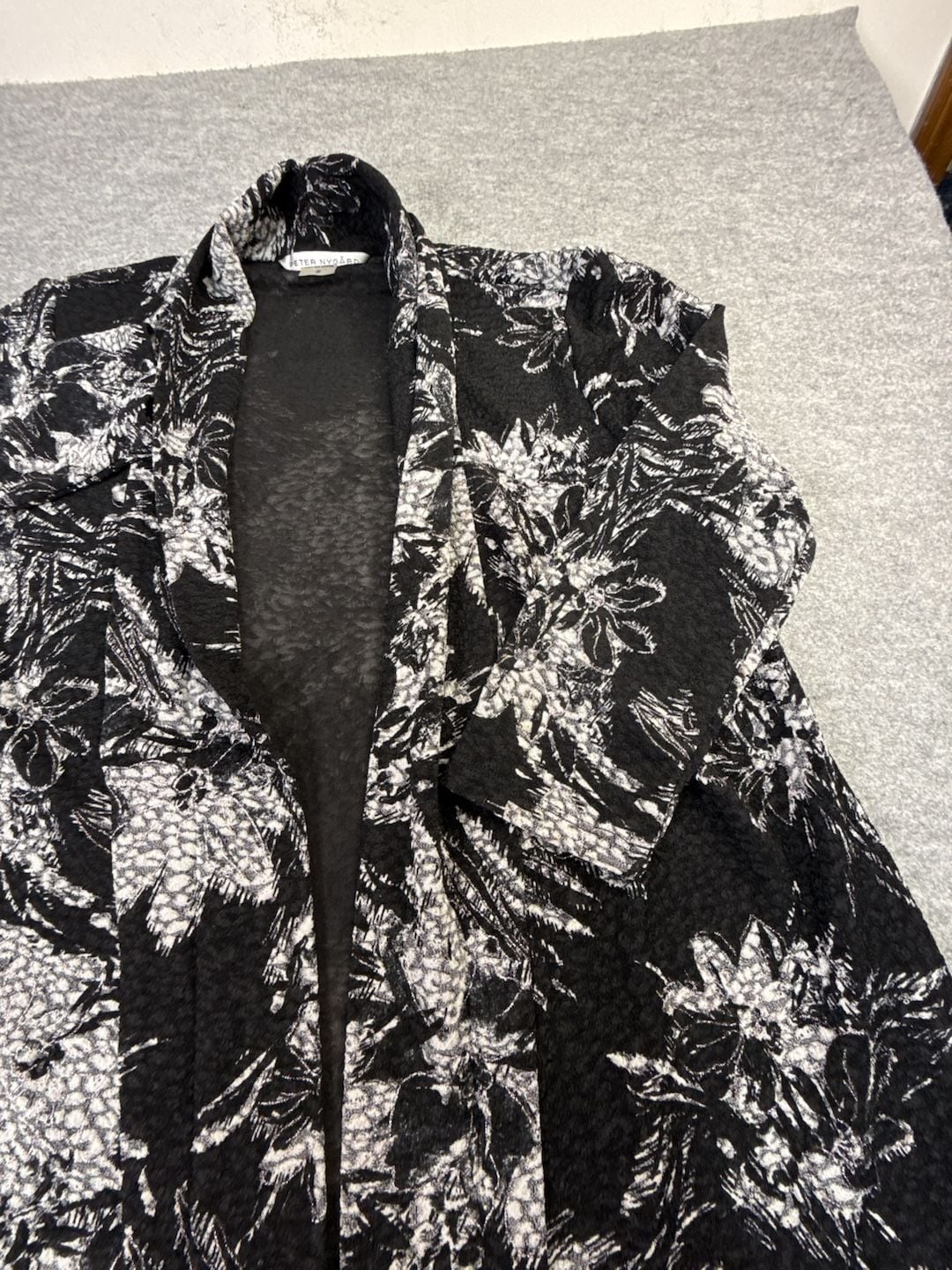 Peter Nygård Cardigan Size S Black White Floral Open Front Topper 4
