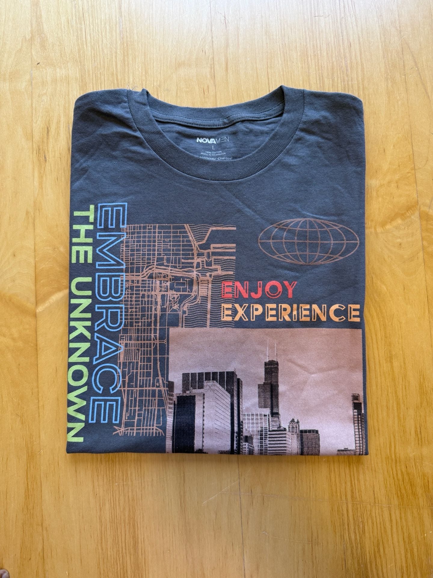 Novamen Chicago Skyline Graphic T-Shirt Size L Charcoal 1