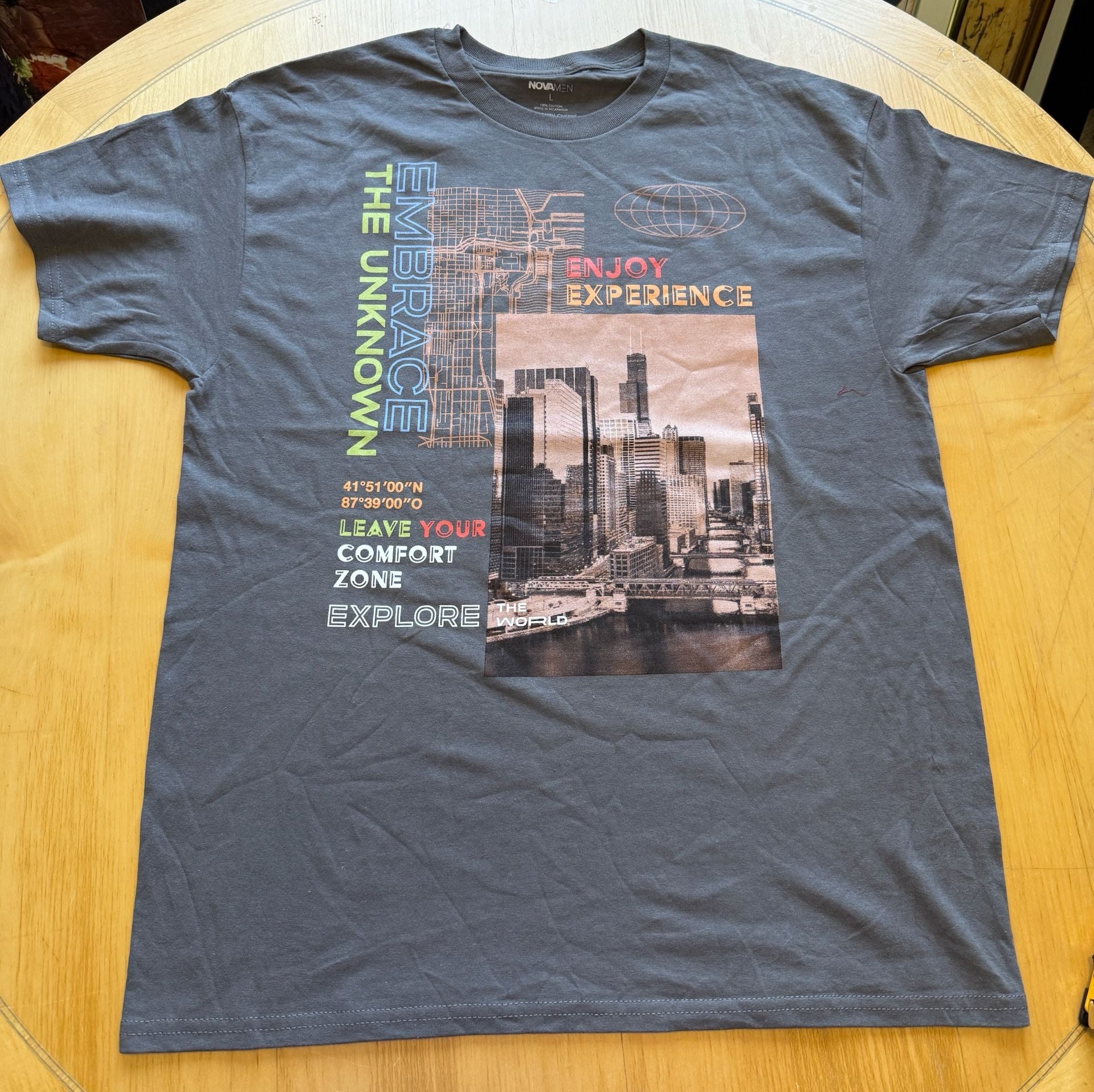Novamen Chicago Skyline Graphic T-Shirt Size L Charcoal 2