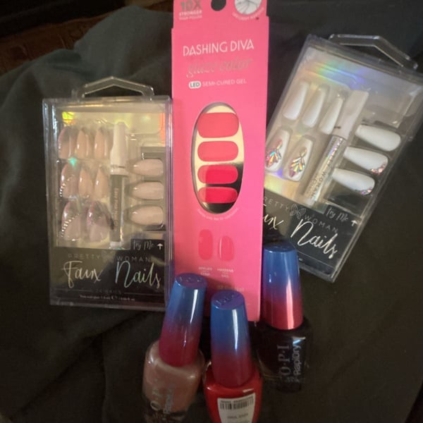Nail Care Bundle Pretty Woman Faux Nails Dashing Diva OPI
