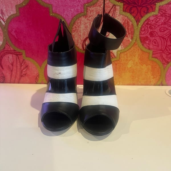 Beau + Ashe Black White Heels Size 8