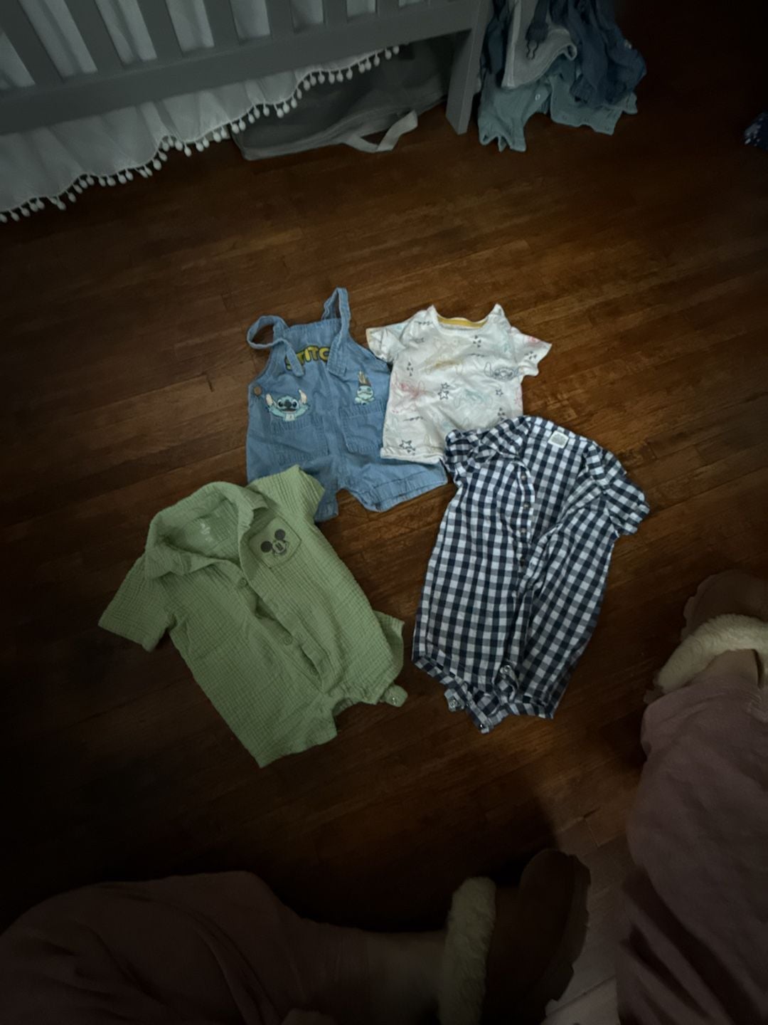 Disney set Size 6-9 Months 1