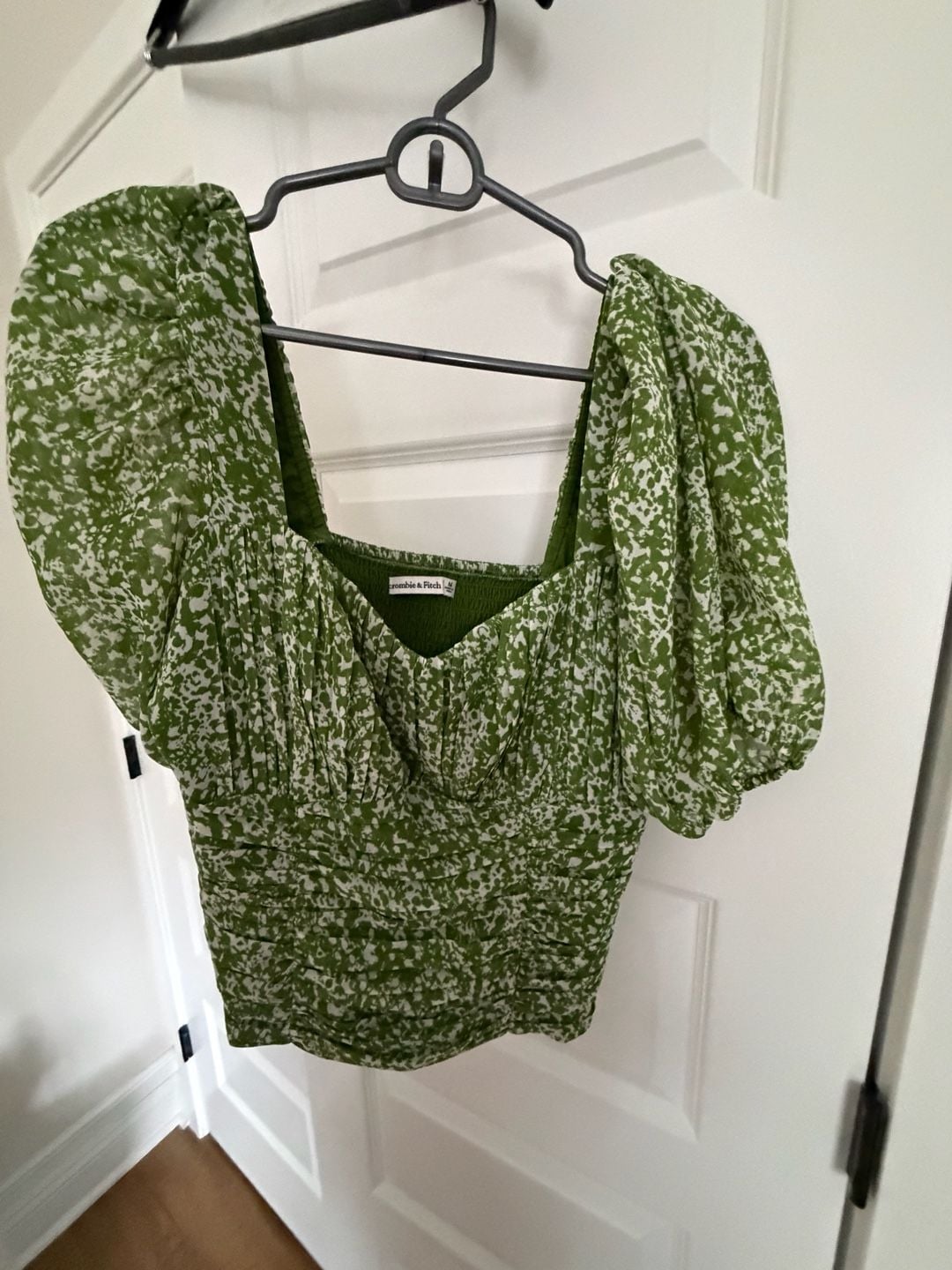 Abercrombie & Fitch Puff Sleeve Crop Top Size M Green Floral Sweetheart 2