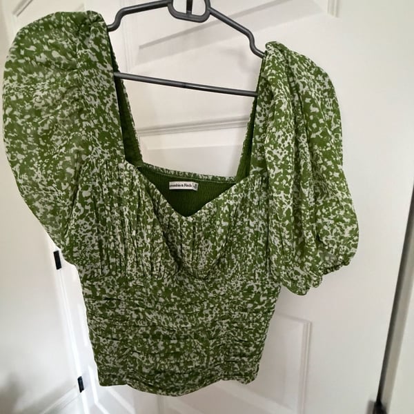 Abercrombie & Fitch Puff Sleeve Crop Top Size M Green Floral Sweetheart