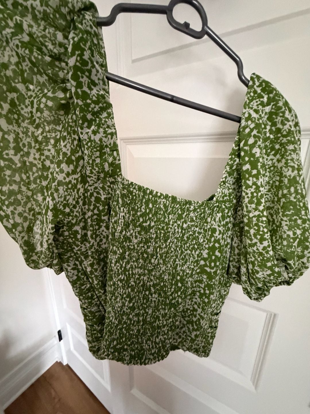 Abercrombie & Fitch Puff Sleeve Crop Top Size M Green Floral Sweetheart 3