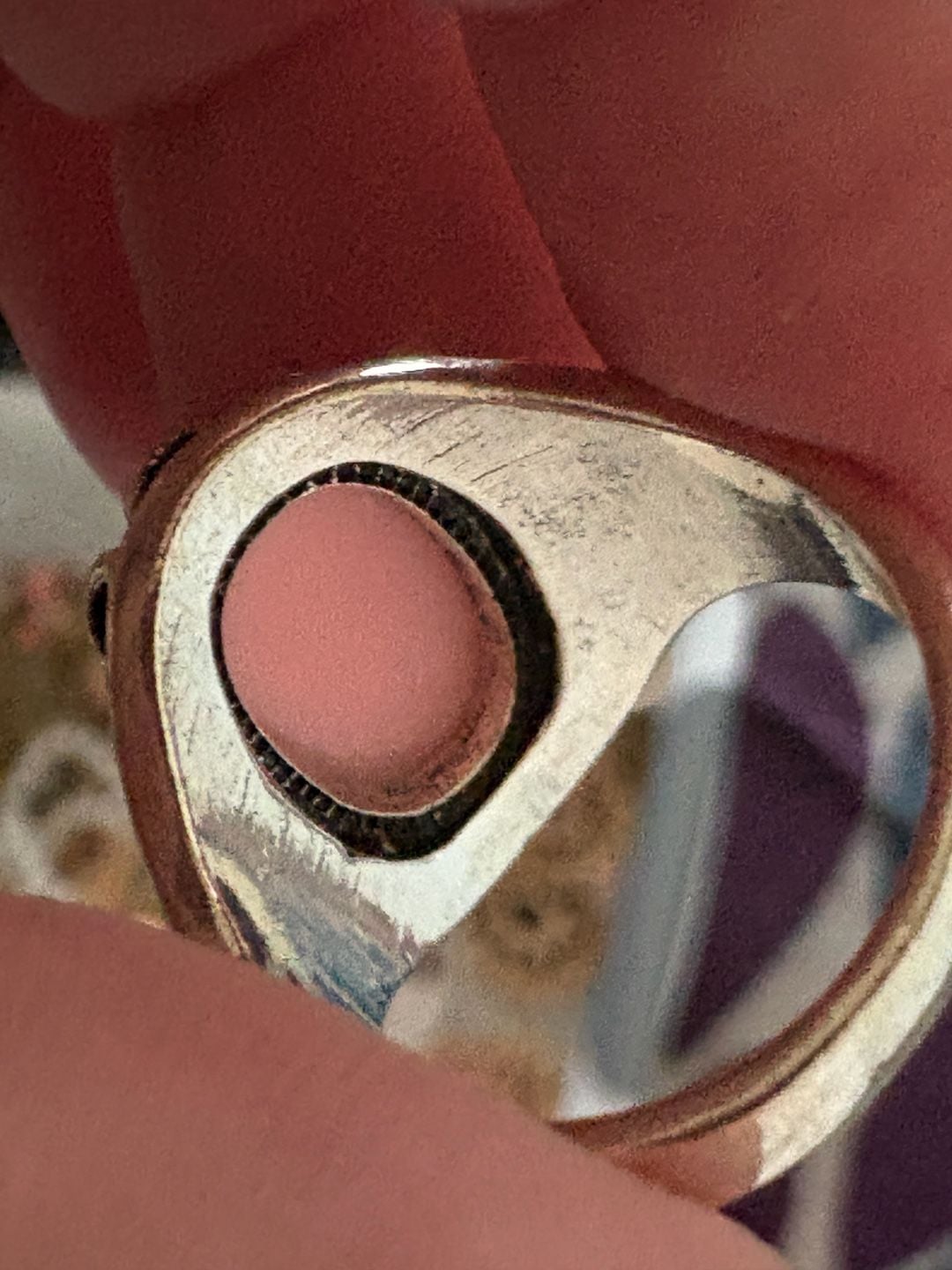 Vintage  Pink And White Cameo Filigree Ring
Size 7 7