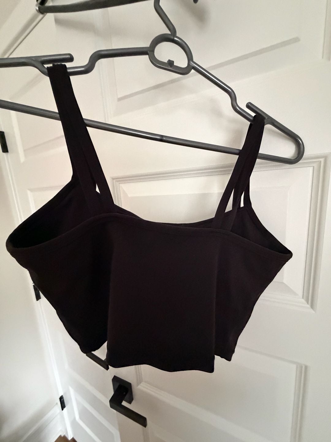 Black Cropped Tank Top With Built-In Bra 3