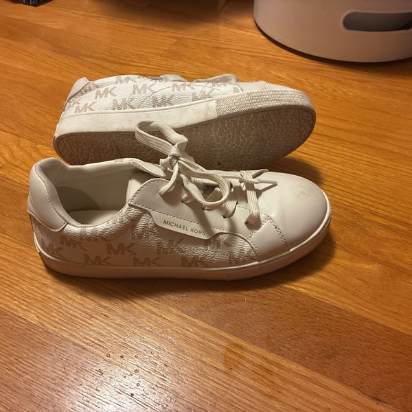 Michael Kors Kenyon Deboss Size 5 Sneakers White Monogram