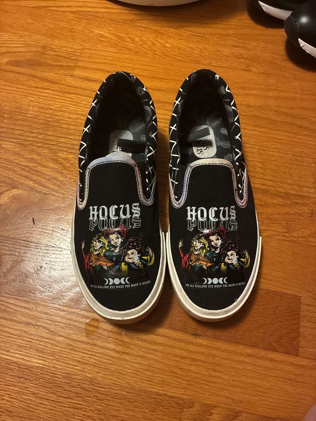 Disney Hocus Pocus Slip-On Sneakers Size 6.5 Black 1