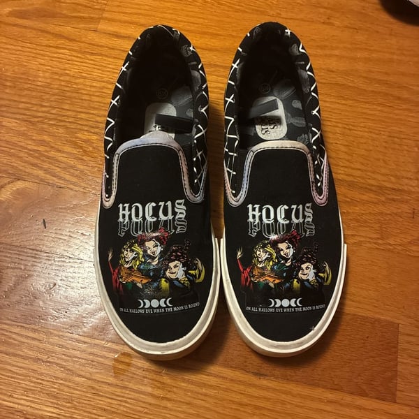 Disney Hocus Pocus Slip-On Sneakers Size 6.5 Black