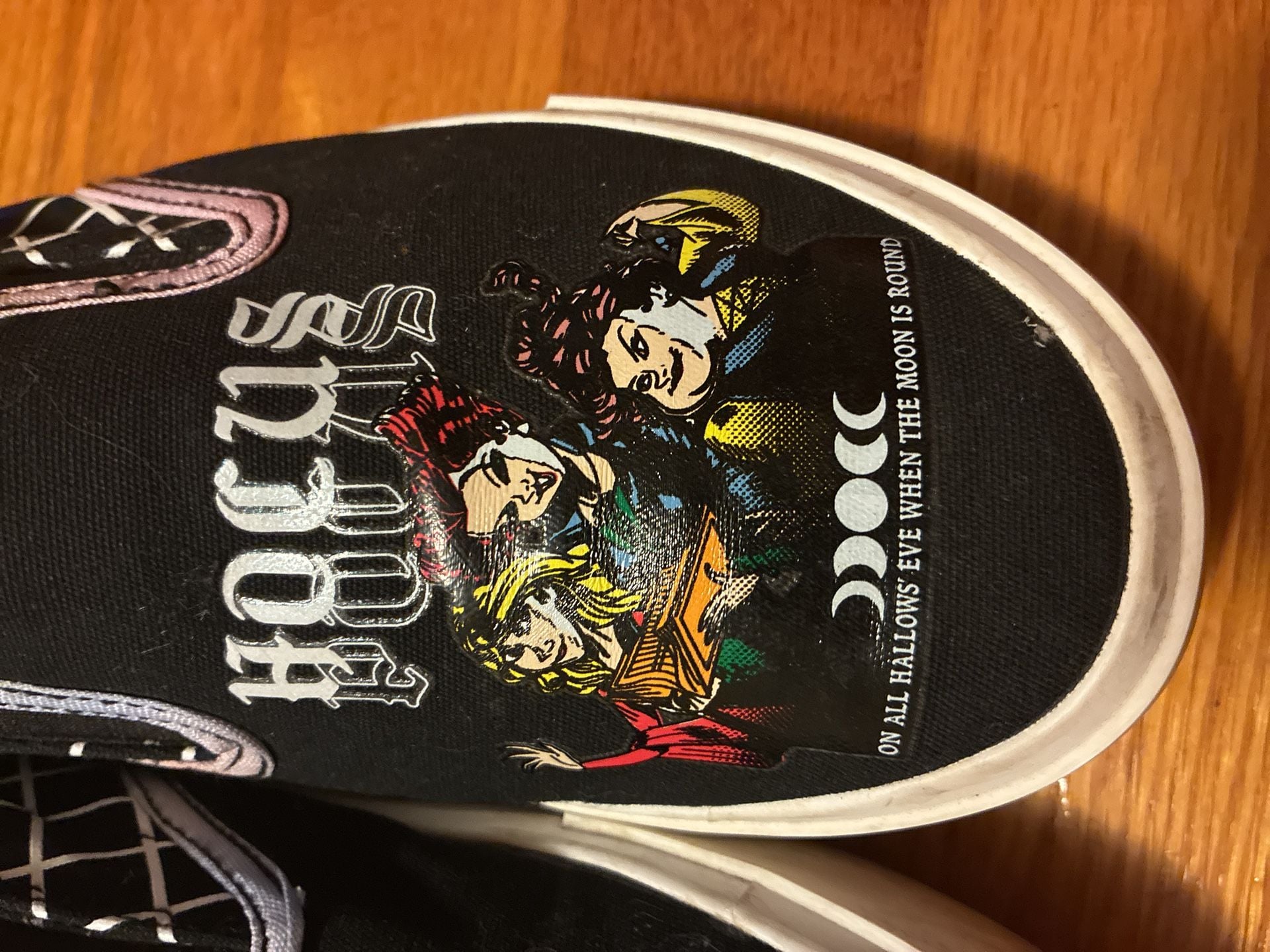 Disney Hocus Pocus Slip-On Sneakers Size 6.5 Black 6