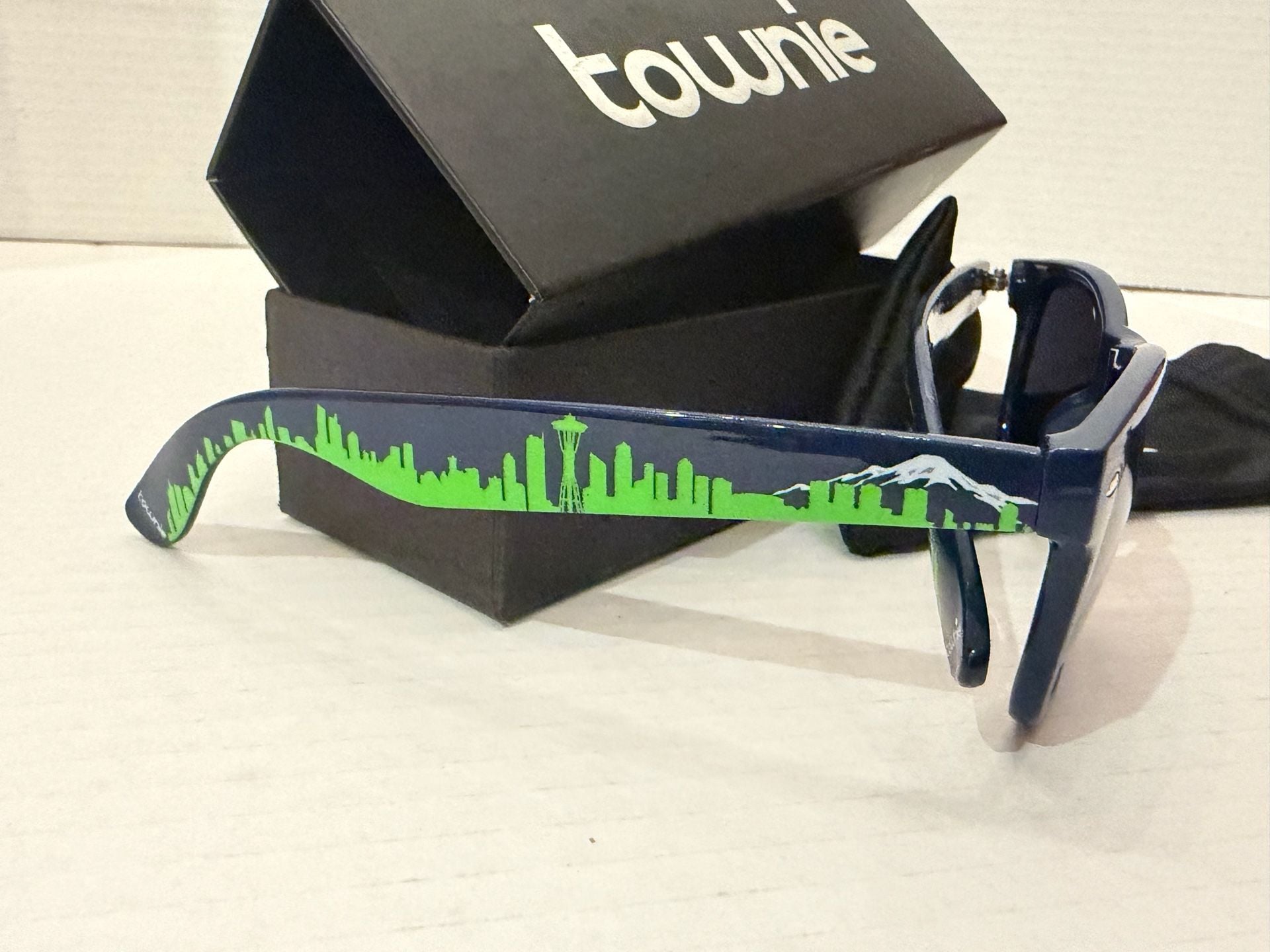 Townie Seattle Skyline Sunglasses Blue with Case 3