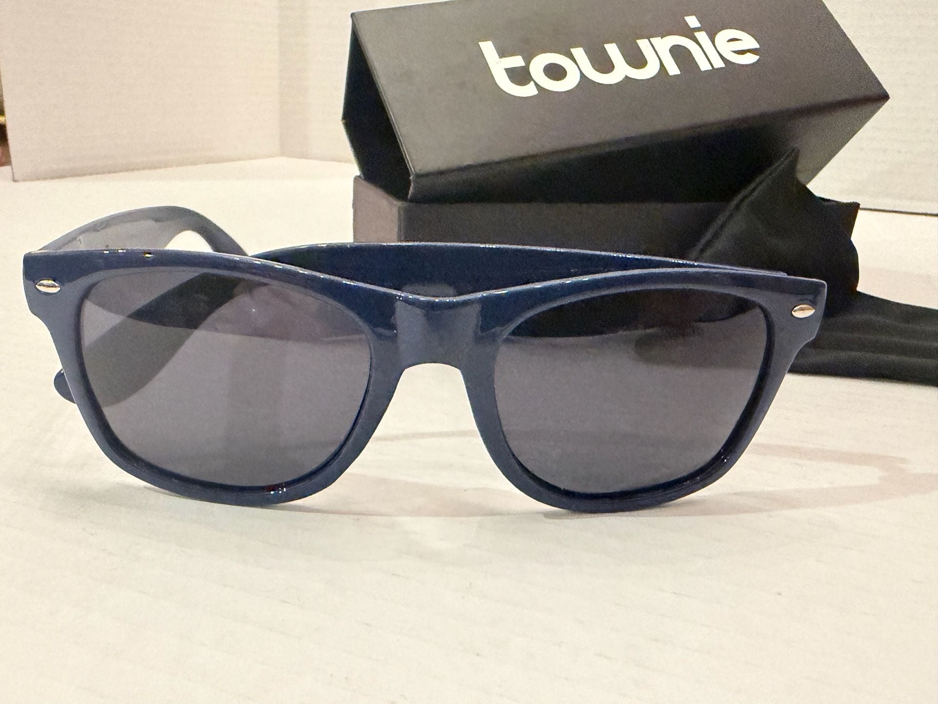 Townie Seattle Skyline Sunglasses Blue with Case 4