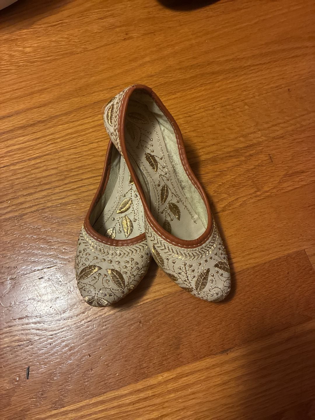 Children’s Apple Handcrafted Jutti Flat Shoes Off White Gold Embroidery 3