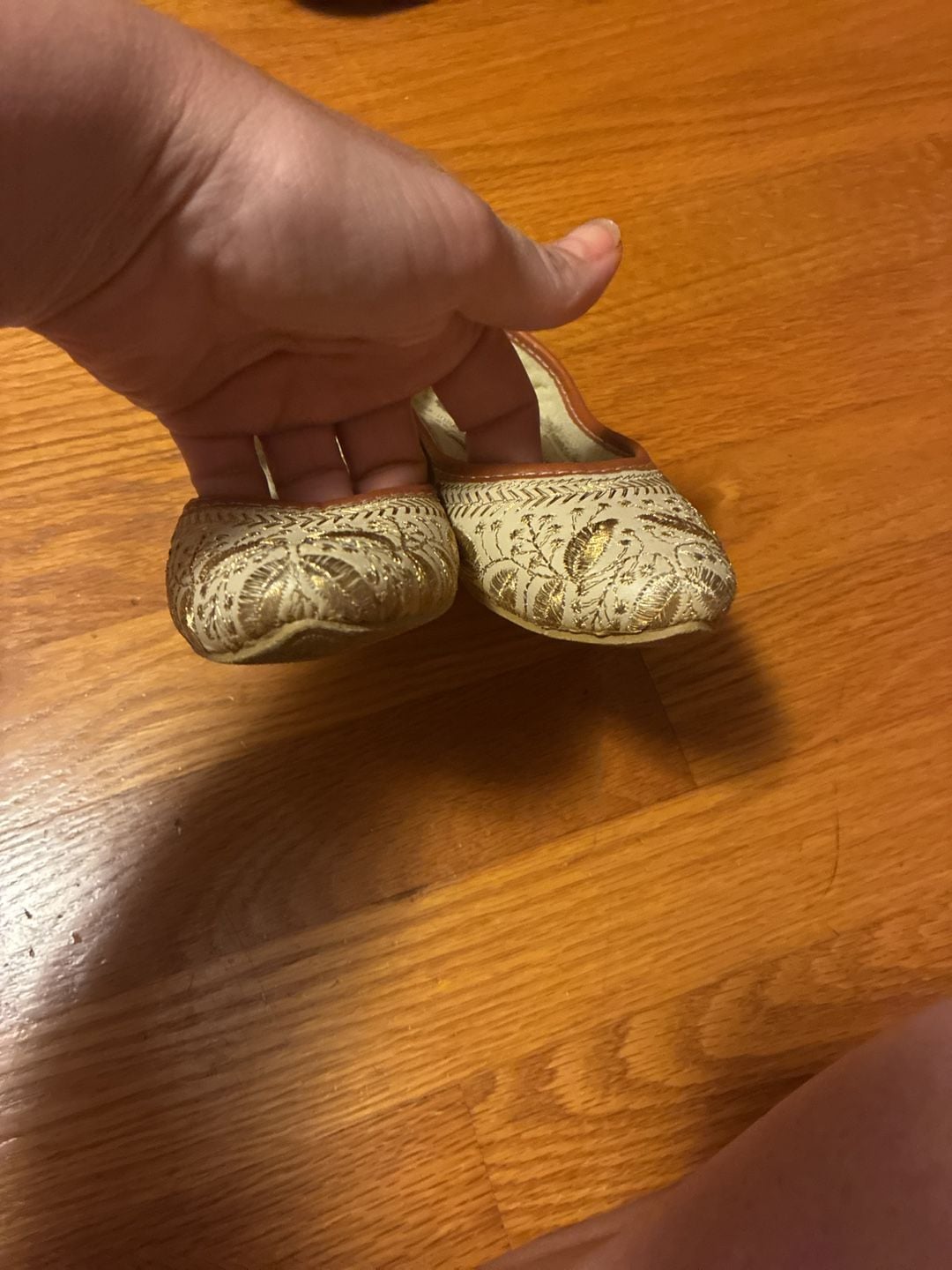 Children’s Apple Handcrafted Jutti Flat Shoes Off White Gold Embroidery 4