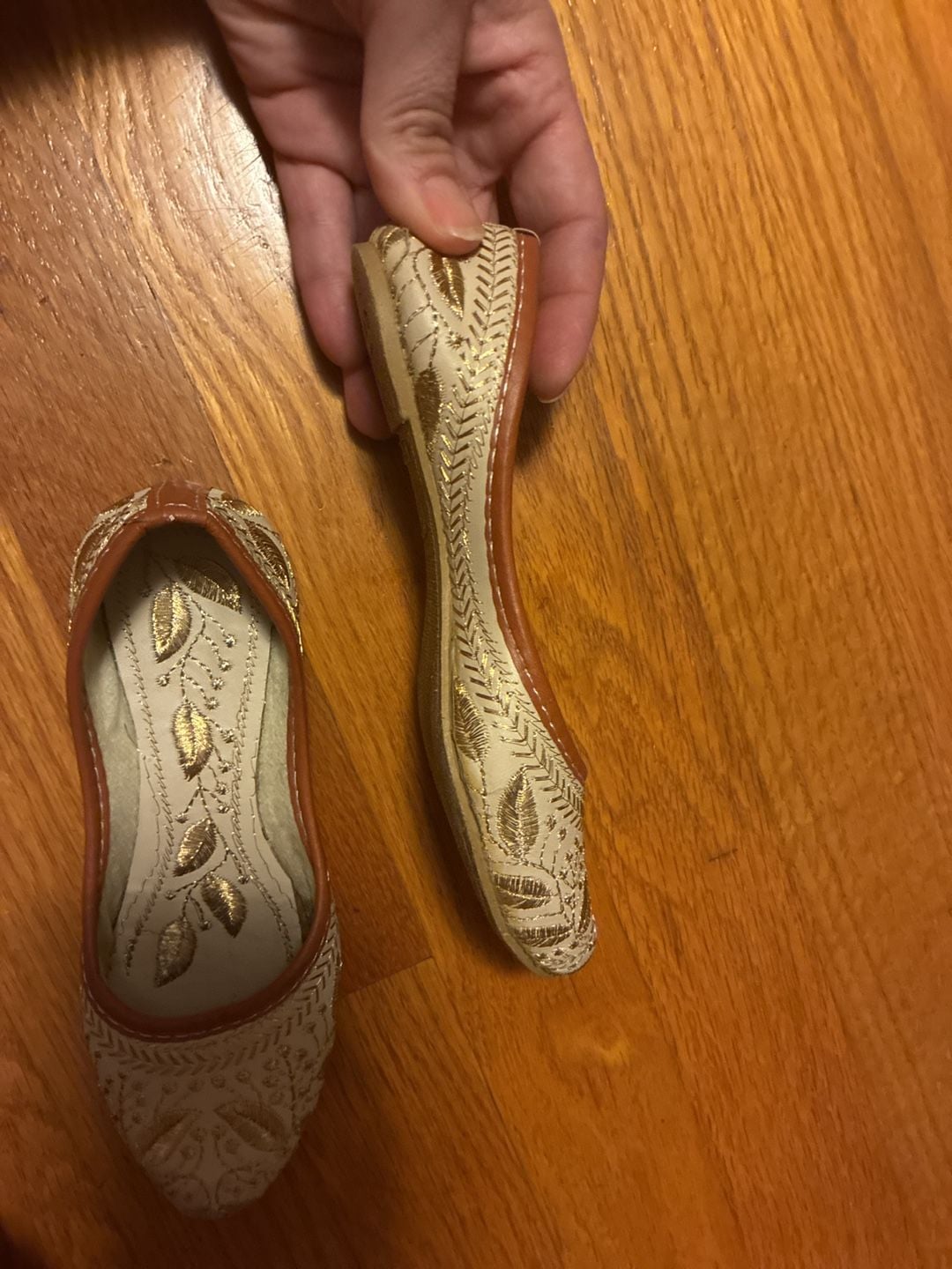 Children’s Apple Handcrafted Jutti Flat Shoes Off White Gold Embroidery 8