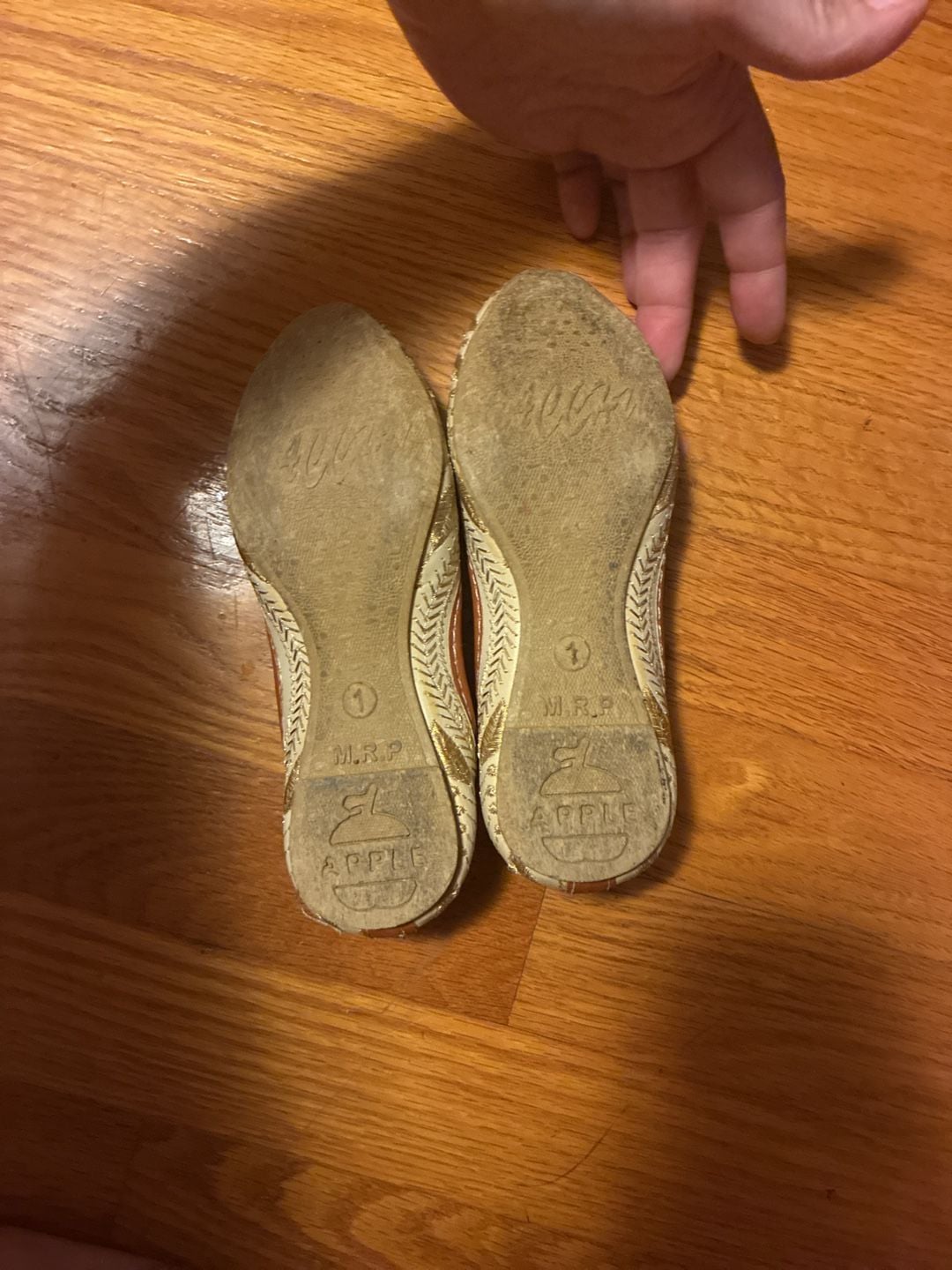 Children’s Apple Handcrafted Jutti Flat Shoes Off White Gold Embroidery 11
