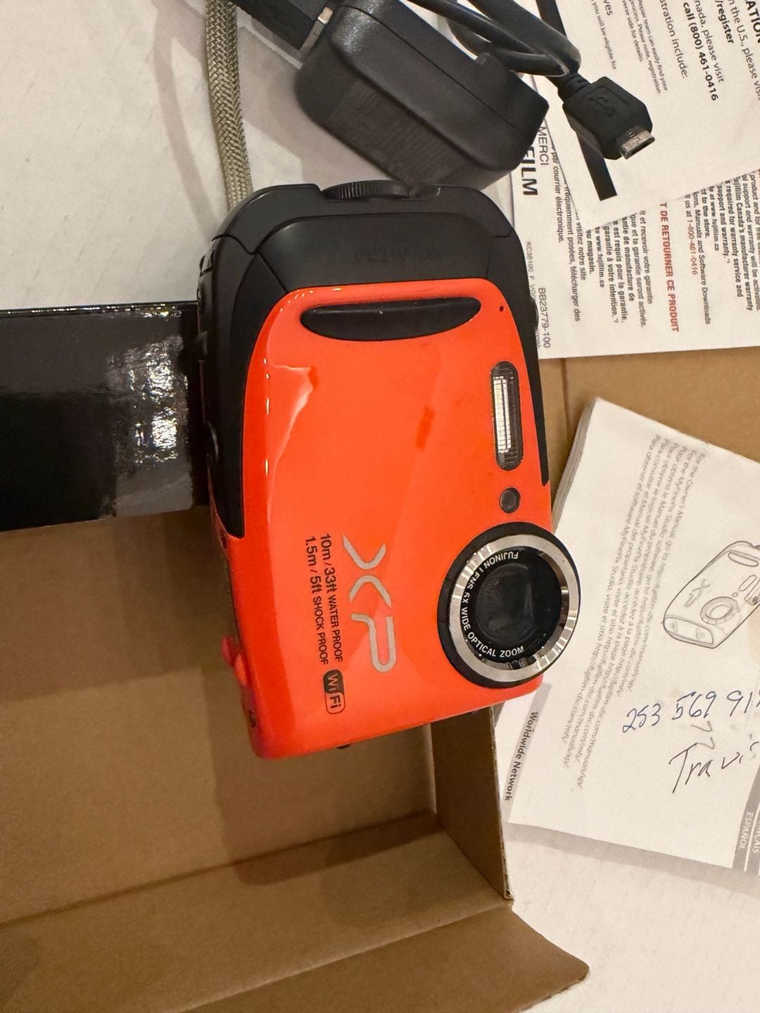 Fujifilm FinePix XP70 Digital Camera Orange 7