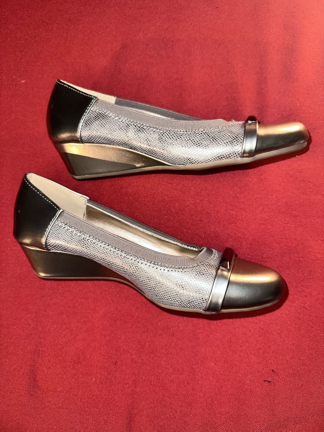 No.45 East 5th Memory Foam Silver Wedge Heels 6