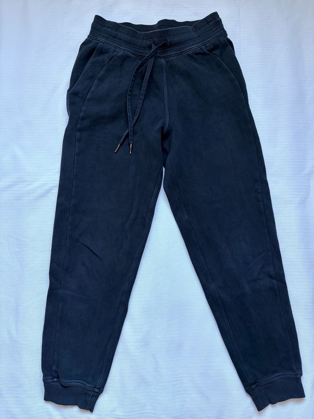Lululemon Scuba Jogger Black Size 6 - Excellent condition 2