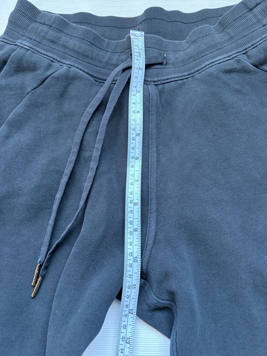 Lululemon Scuba Jogger Black Size 6 - Excellent condition 4