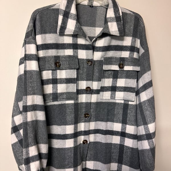 MLANM Plaid Shacket Size XL Grey White Button Down Long Sleeve Jacket