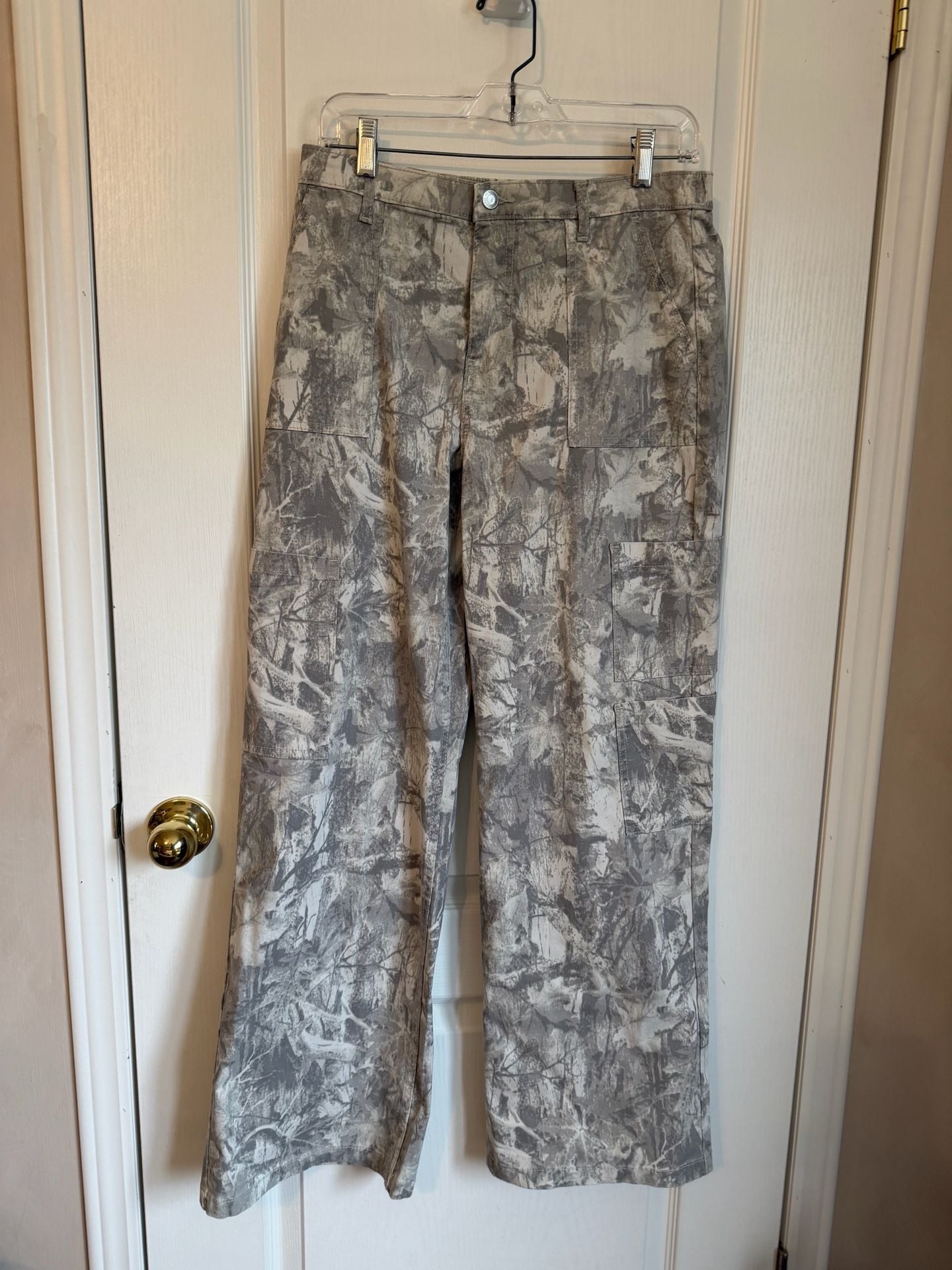 No Boundaries Cargo Pants Size M (8-10) Gray Realtree Camouflage Wide Leg 2