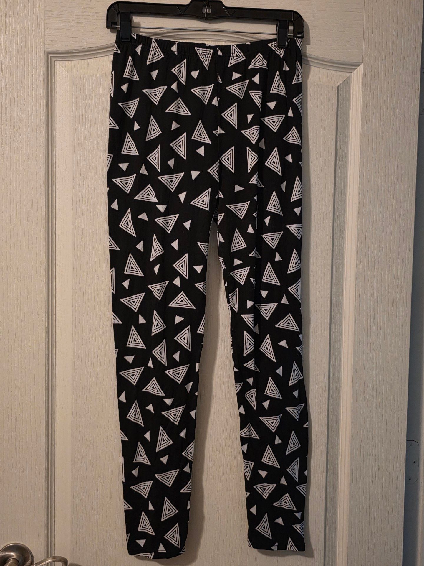 New Kathy Triangle Print Leggings One Size Regular Black White Triangles 1