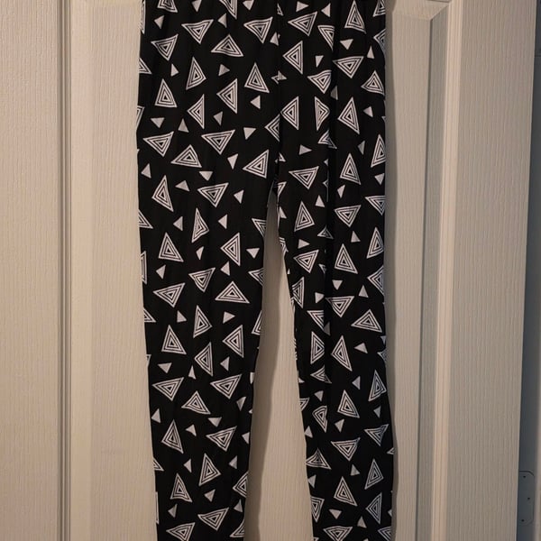 New Kathy Triangle Print Leggings One Size Regular Black White Triangles