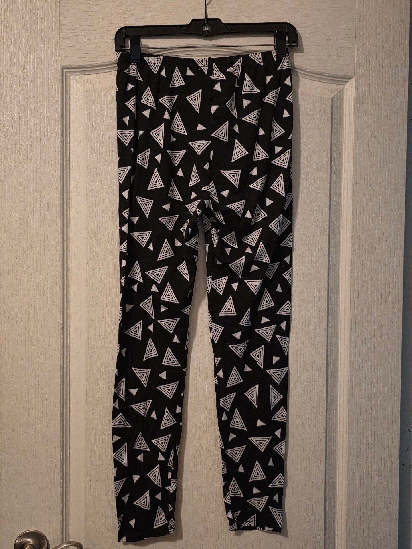 New Kathy Triangle Print Leggings One Size Regular Black White Triangles 2