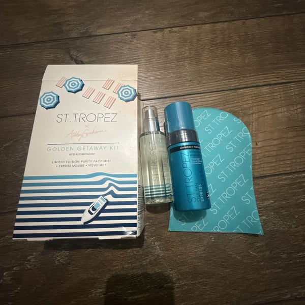 St. Tropez Ashley Graham Golden Getaway Kit Self Tanning Set