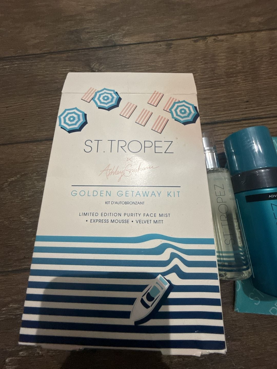 St. Tropez Ashley Graham Golden Getaway Kit Self Tanning Set 3