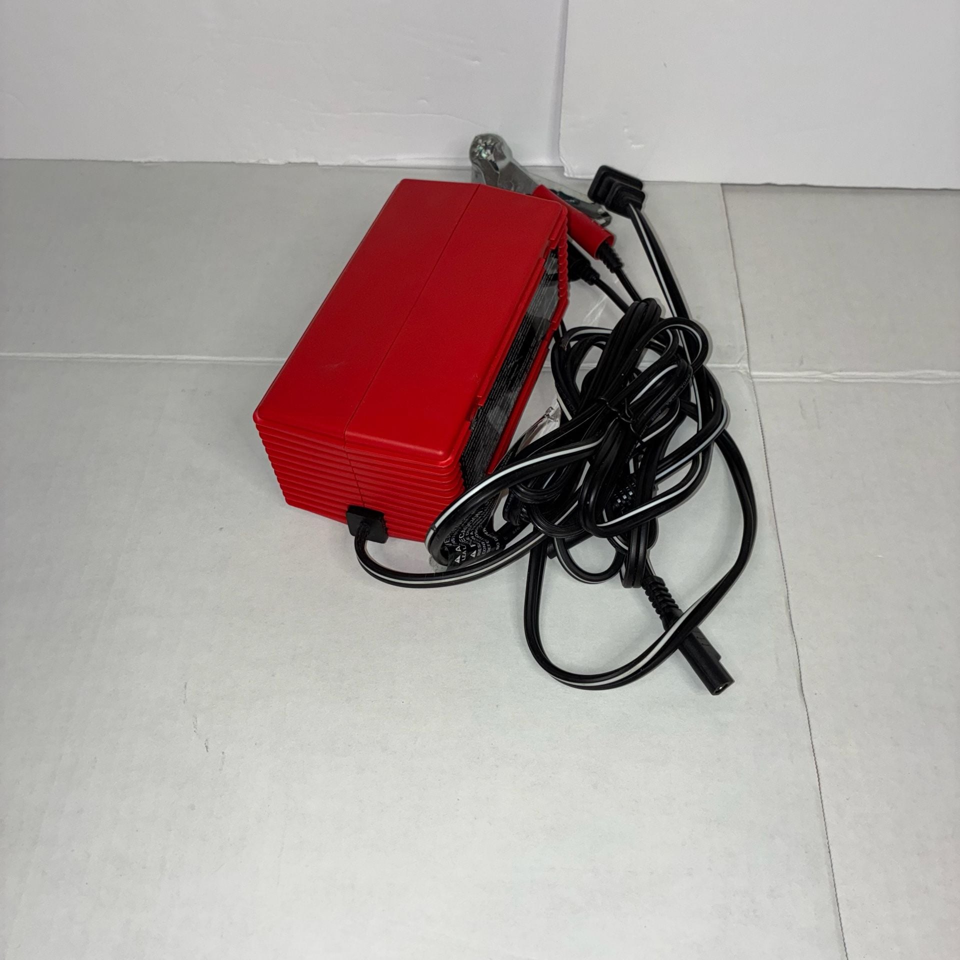 Schumacher SP1296 2A 6V/12V Battery Charger And Maintainer 3