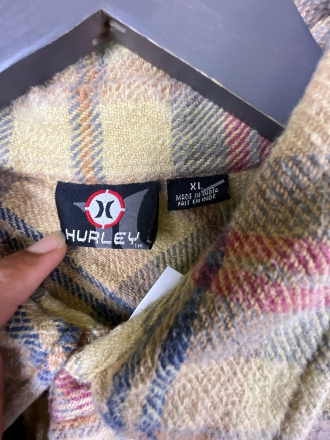 Hurley Plaid Flannel Shirt Size XL Yellow Long Sleeve Button Up OF 4
