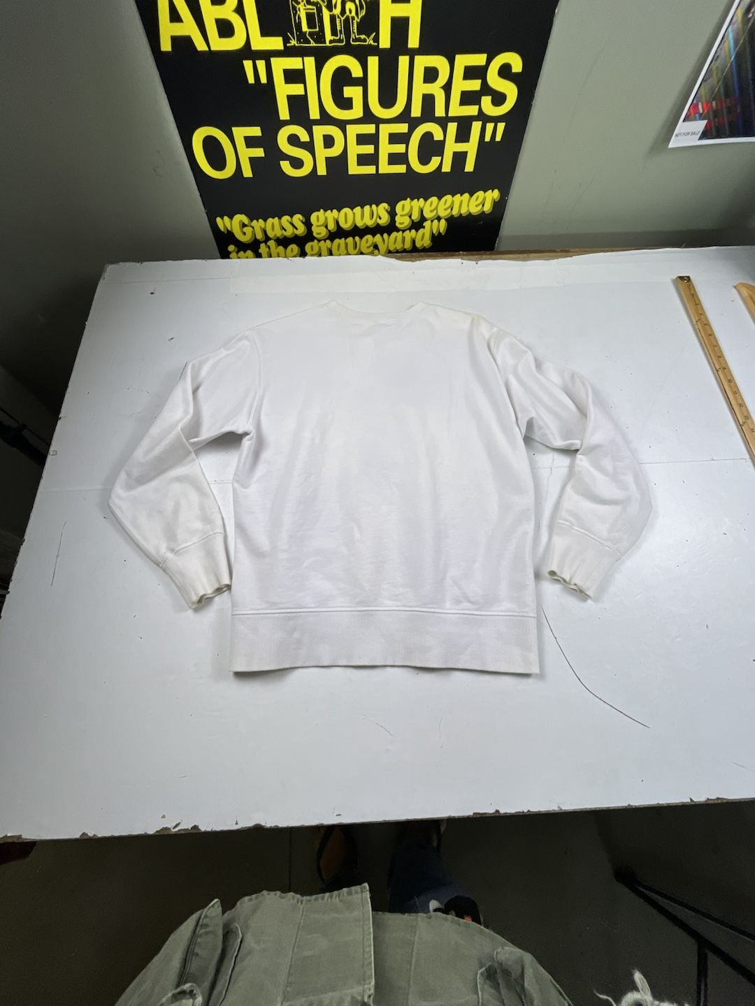 Uniqlo KAWS Peanuts Snoopy Size M White Skateboarding Sweatshirt 5