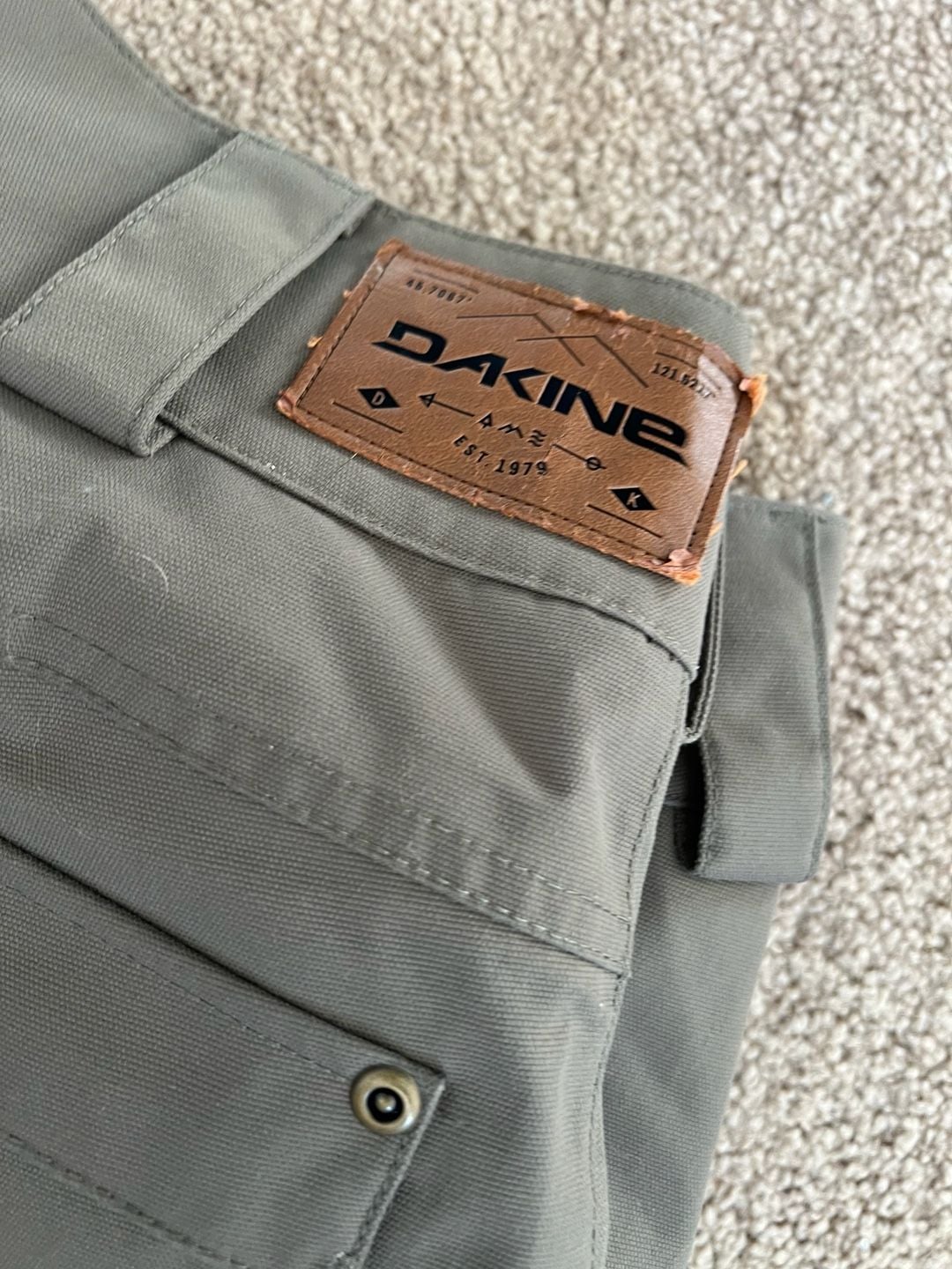 Men’s Dakine Snowboard Pants Size M Olive Green Ski Snow Winter 9