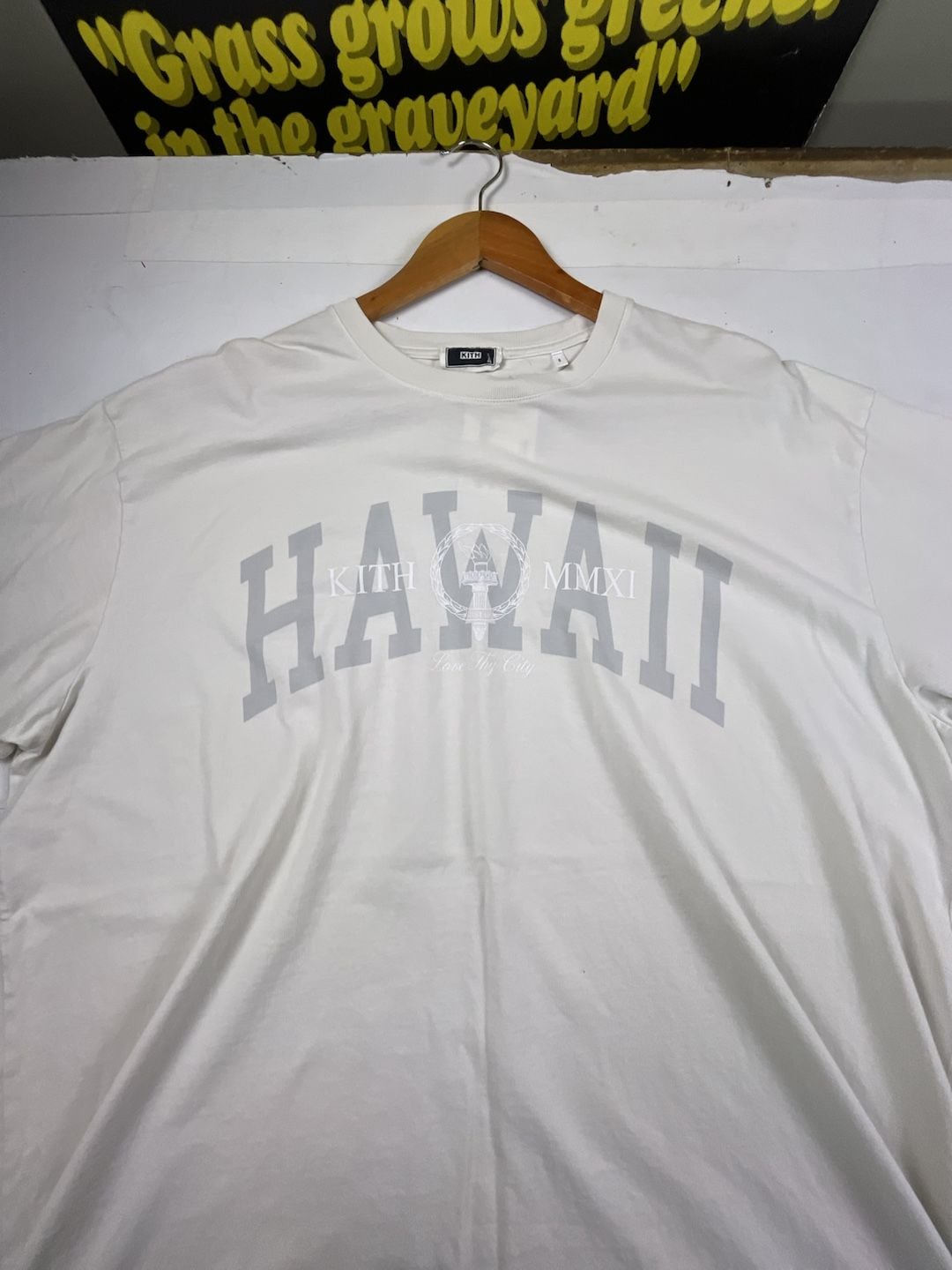 Kith Hawaii T-Shirt XL White Logo Souvenir MMXI 3