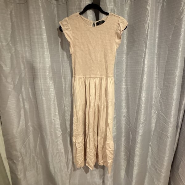Zesica Smocked Midi Dress Size M Beige Ruffle Sleeves Tiered