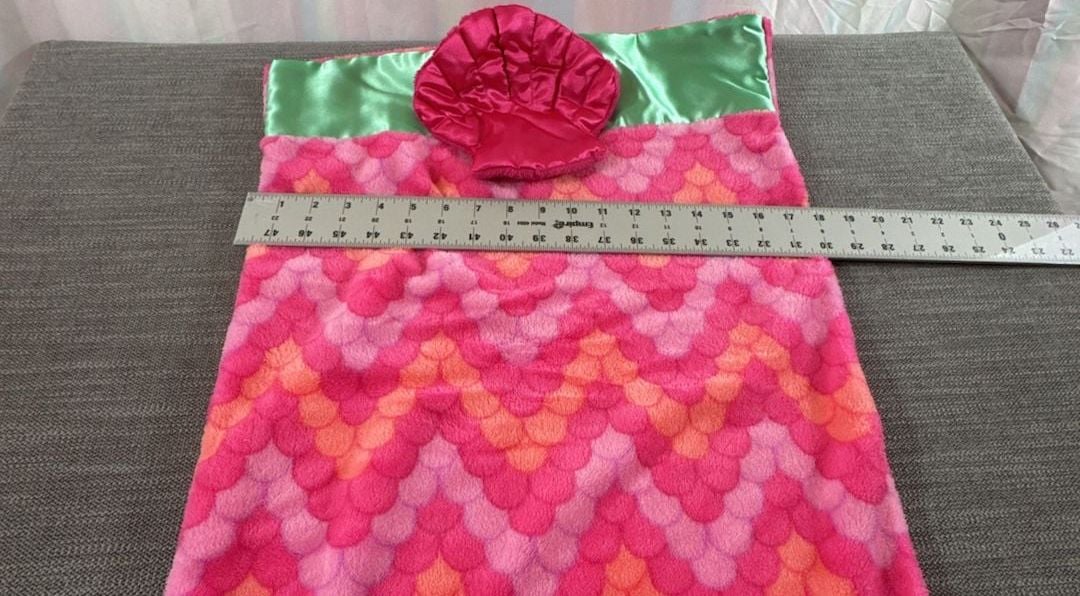 Snuggie Tails Pink And Green Mermaid Tail Blanket 7