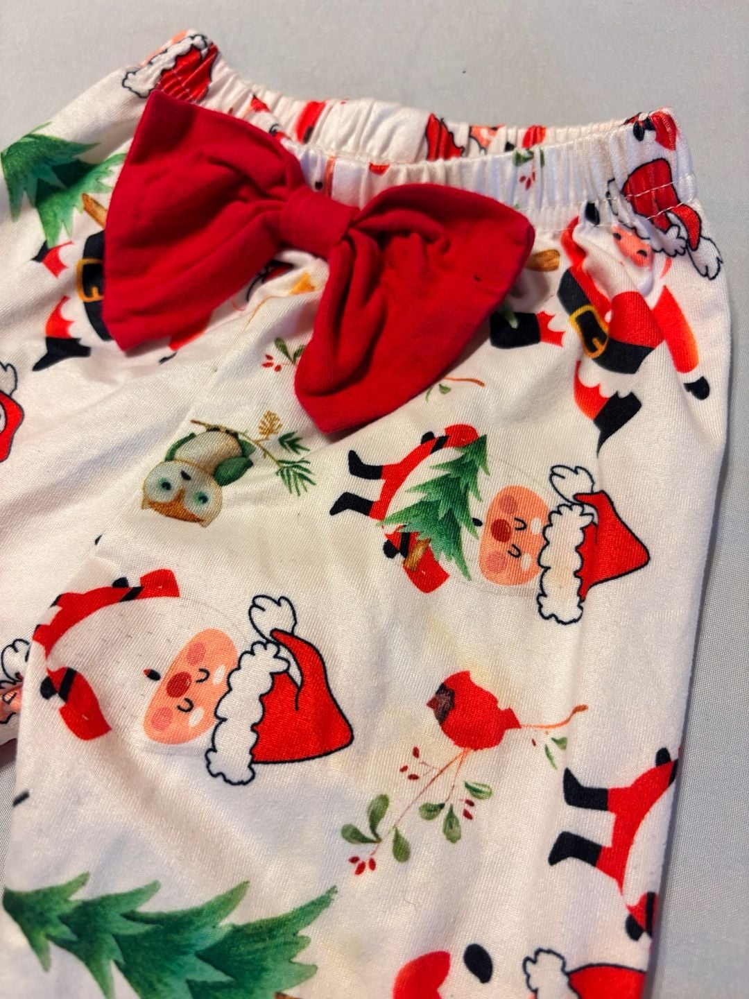 Adorable holiday Christmas Pants Size 3-6M 4