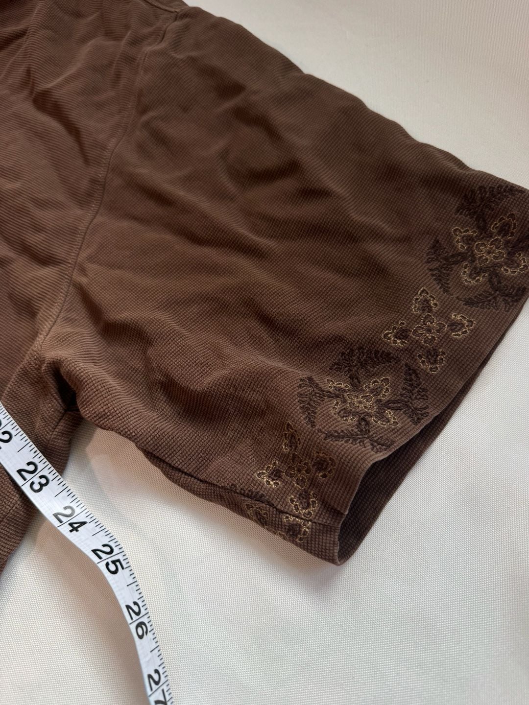 Tommy Bahama 100% Silk Brown Embroidered Button Up Y2K Resort Shirt Men’s M 7