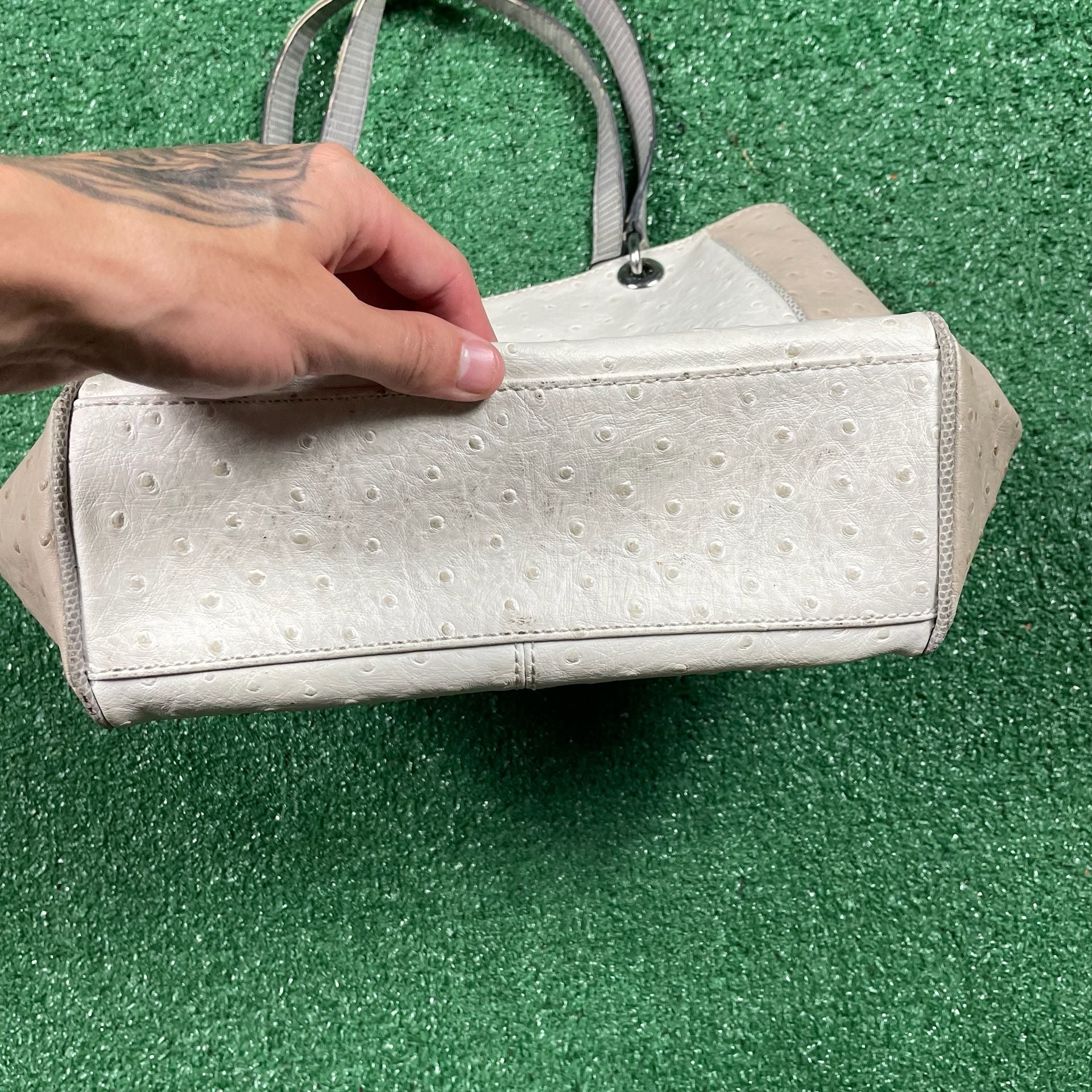 Guess Ostrich Embossed Tote Shoulder Bag White Beige Bow Rhinestone 5
