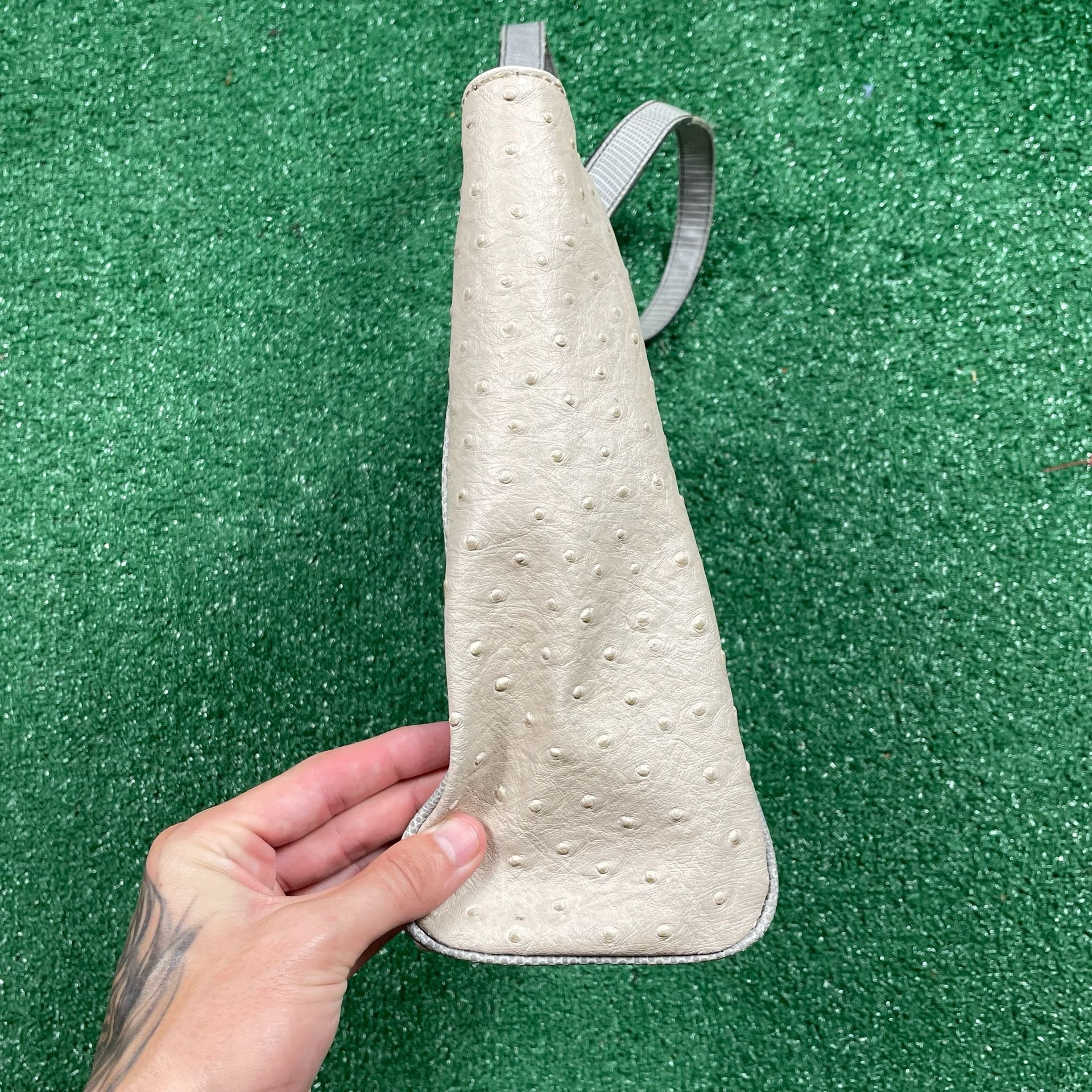 Guess Ostrich Embossed Tote Shoulder Bag White Beige Bow Rhinestone 7
