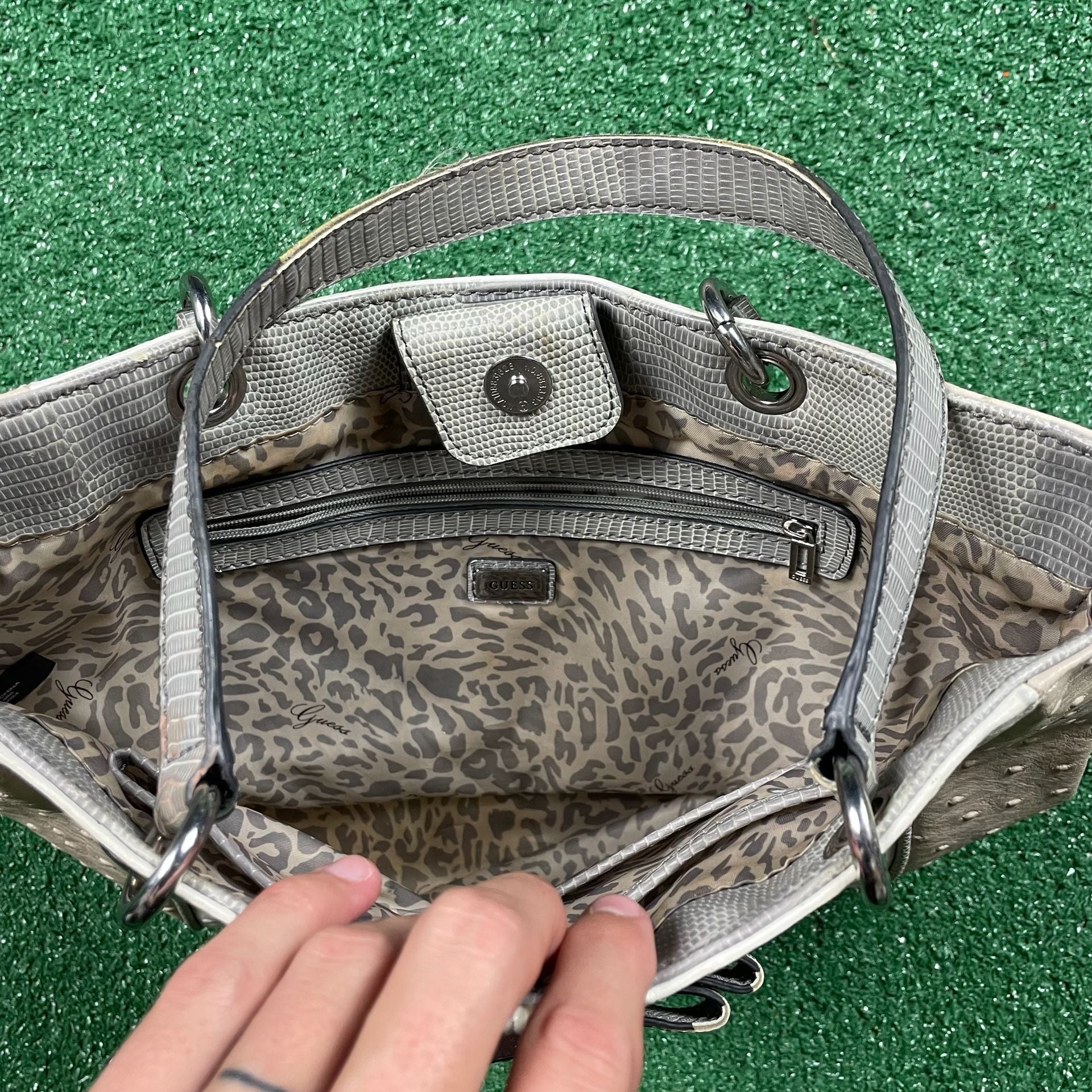 Guess Ostrich Embossed Tote Shoulder Bag White Beige Bow Rhinestone 8