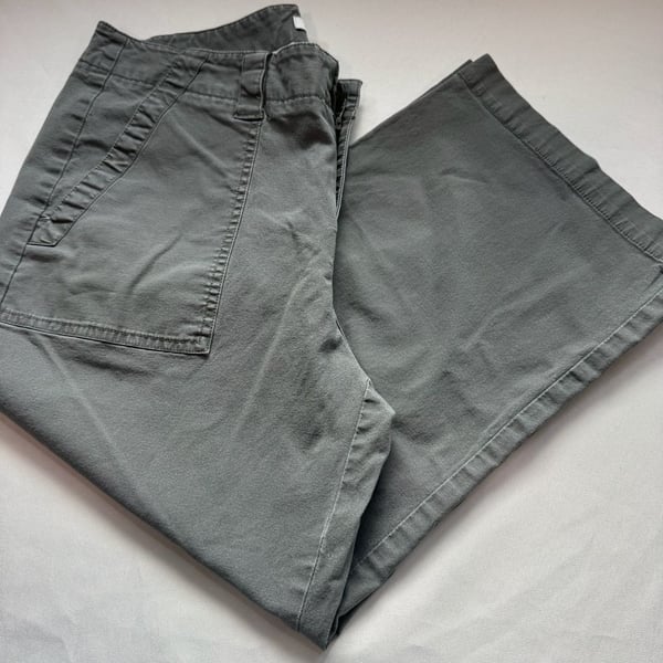 Slate Gray Capri Pants Utility Pocket Stretch Casual Cropped Women’s Size 10