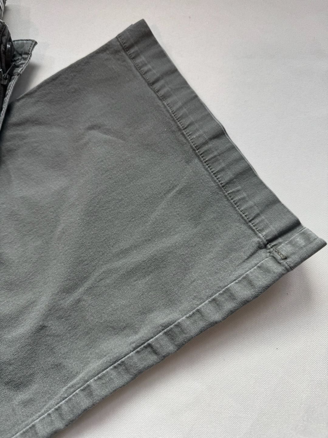 Slate Gray Capri Pants Utility Pocket Stretch Casual Cropped Women’s Size 10 2