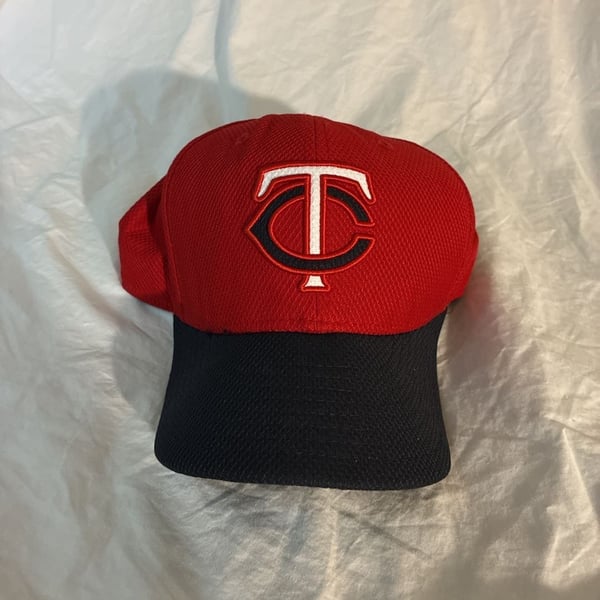 New Era Minnesota Twins 59FIFTY Size 7 1/4 Red Navy Fitted Hat