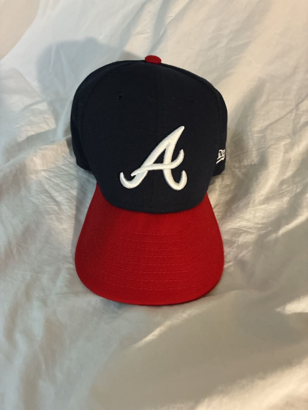 New Era Atlanta Braves 59FIFTY Fitted Hat Size 7 1/4 Navy Red 2