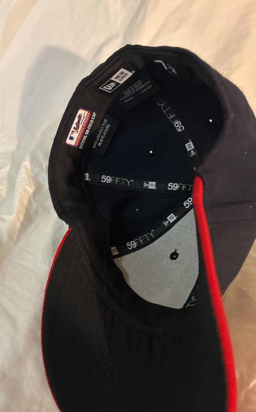 New Era Atlanta Braves 59FIFTY Fitted Hat Size 7 1/4 Navy Red 8